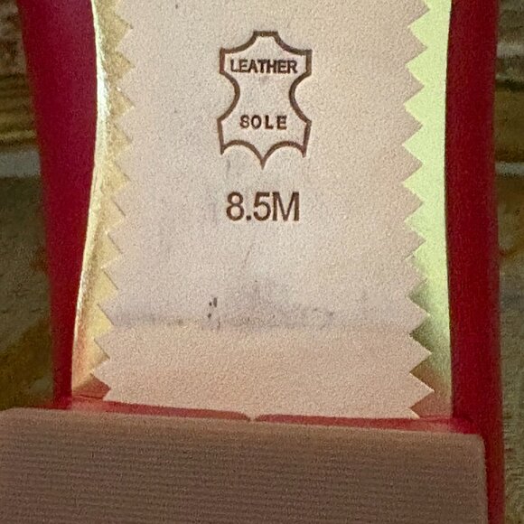 NWOT TORY BURCH CHELSEA RED LOW HEEL GOLD TONE MEDALLION PUMPS   SIZE: 8.5 - Picture 9 of 10